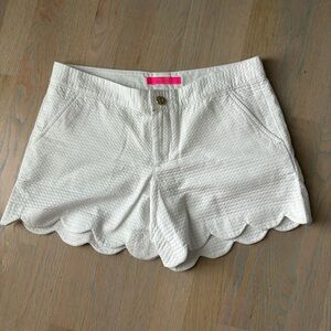 NWOT Lilly Buttercup Scallop Hem Short Sz 2